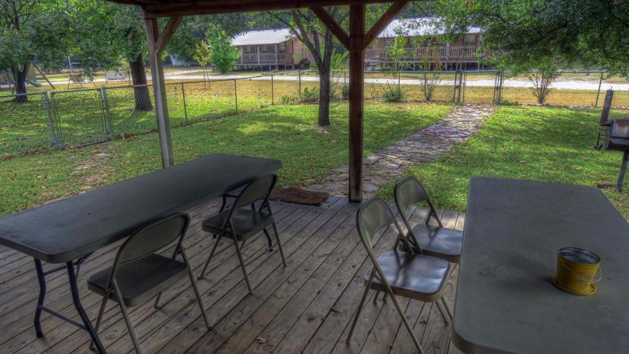 Riverstone Cabins Otel Leakey Dış mekan fotoğraf