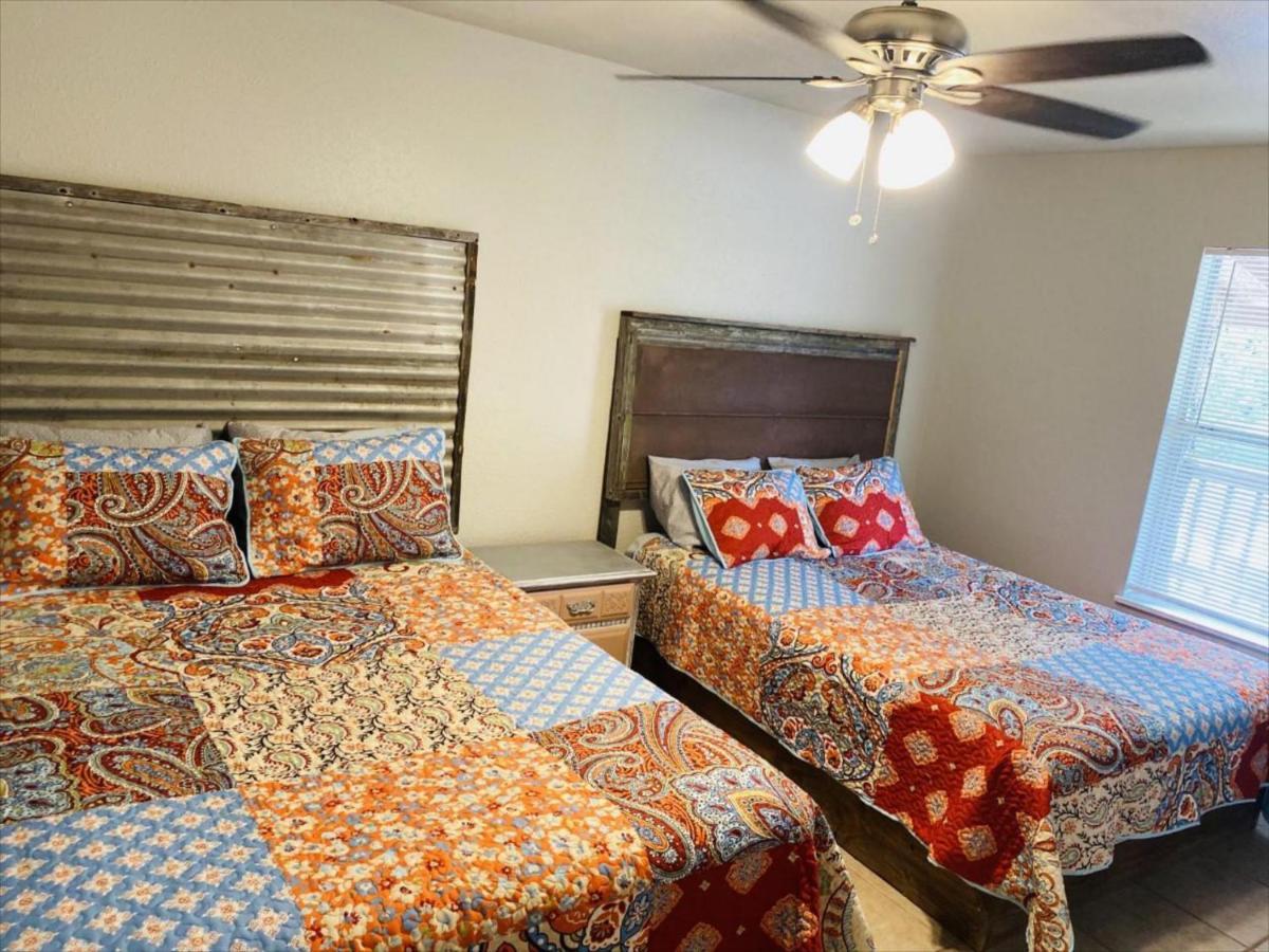 Riverstone Cabins Otel Leakey Dış mekan fotoğraf