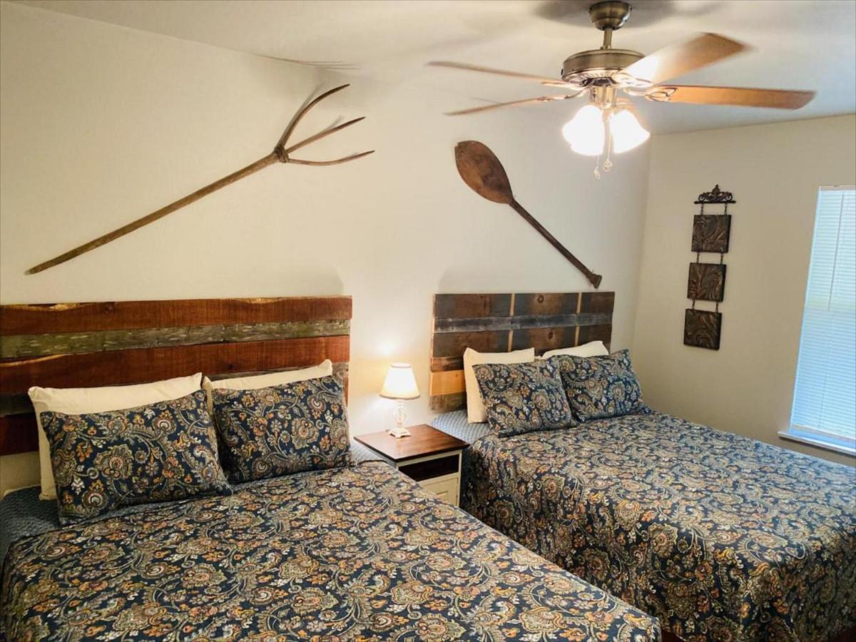 Riverstone Cabins Otel Leakey Dış mekan fotoğraf